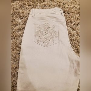 Nine West Cream Cropped/Capri Jeans with Embellished Pockets